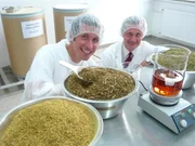 Willi Weitzel bei der Firma Bionorica mit Dr. Joachim Erler.