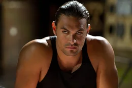 Begeht den Fehler, seinen Gegner zu untersch&auml;tzen: Keegan (Jason Momoa) ...