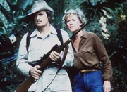 Geoffrey (David McCallum, l.) und Liza (Tippi Hedren, r.), die Verwalter einer Tierschutzfarm, haben die Harts um Hilfe gebeten. Denn auf ihrer Farm verschwinden die Tiere spurlos.