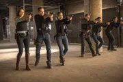 V.l.: Kim Burgess (Marina Squerciati), Jay Halstead (Jesse Lee Soffer), Erin Lindsay (Sophia Bush), Hank Voight (Jason Beghe), Antonio Dawson (Jon Seda) und Adam Ruzek (Patrick John Flueger). Die Verwendung des sendungsbezogenen Materials ist nur mit dem Hinweis und Verlinkung auf TVNOW gestattet.