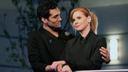Ruhiger Moment zu zweit: Dominic Rains als Dr. Crockett Marcel, Sarah Rafferty als Dr. Pamela Blake Ruhiger Moment zu zweit: Dominic Rains als Dr. Crockett Marcel, Sarah Rafferty als Dr. Pamela Blake