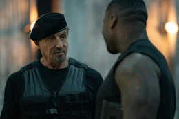 Barney (Sylvester Stallone, l.)  +++ Die Verwendung des sendungsbezogenen Materials ist nur mit dem Hinweis und Verlinkung auf RTL+ gestattet. +++
