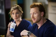 Owen (Kevin McKidd, r.) hat eine &Uuml;berraschung f&uuml;r Cristina: Teddy Altman, eine Herzspezialistin, die Owen aus seiner Zeit im Irak kennt, hat gerade im Seattle Grace Krankenhaus angefangen ...