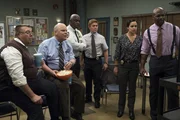 (v.l.n.r.) Scully (Joel McKinnon Miller); Hitchcock (Dirk Blocker); Captain Ray Holt (Andr&eacute; Braugher); Charles Boyle (Joe Lo Truglio); Amy Santiago (Melissa Fumero); Terry Jeffords (Terry Crews)