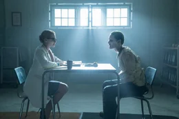L-R: Harley Quinn (Margot Robbie), Der Joker (Jared Leto)