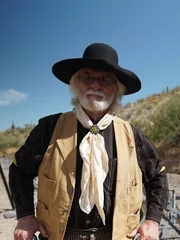 Win Ames gekleidet im Stil von Dutch Pardee