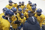 Die HCD-Nachwuchstalente w&auml;hrend eines Timeouts anl&auml;sslich des Pee Wee-Turniers.