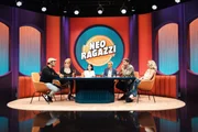 Sophie Passmann (2.v.r.) und Tommi Schmitt (2.v.l.) in ihrer ZDFneo-Sendung "Neo Ragazzi" mit Uwe Baltner (3.v.l.), Lola Weippert (l.), Dr. Emi (3.v.r.) und Bosse (l.)