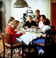 Julia Biedermann (Tanja), Tarek Helmy (Tom), Peter Weck (Werner Schumann), Bruni L&ouml;bel (Frau Rabe), Thekla Carola Wied (Angi), Timmo Niesner (Markus).