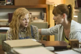 Carrie White (Chlo&euml; Grace Moretz) und Margaret White (Julianne Moore)