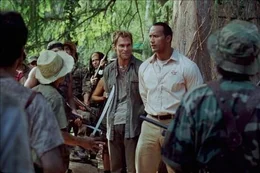 L-R: Travis (Seann William Scott), Beck (Dwayne 'The Rock' Johnson)
