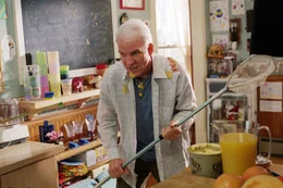 Steve Martin (Tom Baker)