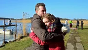 Heiner (Dirk Borchardt) und Anke Krenzlin (Mathilde Bundschuh) trauern um den verstorbenen Sohn und Bruder  Thomas.