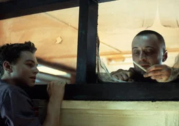 "The Beach". Im Bild: Leonardo DiCaprio (li.), Robert Carlyle.