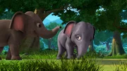 Hita, das kleine blaue Elefantenmädchen, und ihr Bruder Appu spielen mit Freunden im Dschungel. Doch Hita fühlt sich irgendwie unterlegen und hat keinen Spaß am Spiel. Hita, das kleine blaue Elefantenmädchen, und ihr Bruder Appu spielen mit Freunden im Dschungel. Doch Hita fühlt sich irgendwie unterlegen und hat keinen Spaß am Spiel.