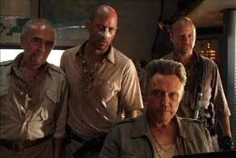 Hatcher (Christopher Walken, 2.v.r.)