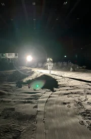 Der Mond auf Erden &ndash; in der LUNA-Halle in K&ouml;ln trainieren AstronautInnen mit tonnenweise k&uuml;nstlichem Mondstaub.