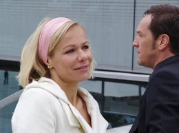Eigentlich ist Elisabeth (Claudine Wilde) mit ihrem Freund Daniel (Max Gertsch) nicht wirklich gl&uuml;cklich - sie sehnt sich nach dem Landleben zur&uuml;ck.