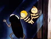 Maja und Willie sind mit der Küchenschabe zu den Menschen gegangen. Maja und Willie sind mit der Küchenschabe zu den Menschen gegangen.