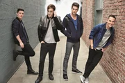 Logan Henderson, Kendall Schmidt, James Maslow, Carlos Pena
