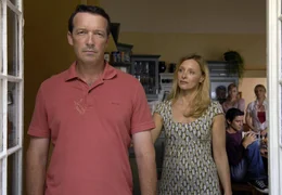 In der Ehe von Regina (Marita Marschall) und Robert (Michael Roll) kriselt es gewaltig...
