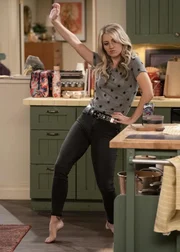 Gina Dabrowski (Annaleigh Ashford)