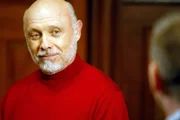 Hector Elizondo (Dr. Neven Bell). Hector Elizondo (Dr. Neven Bell).