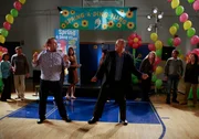 L-R: Cameron Tucker (Eric Stonestreet), Seńor Kaplan (Will Sasso)