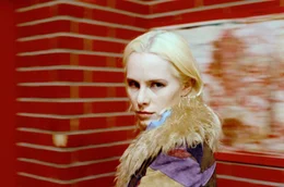 Susanne Wuest (Sonja).