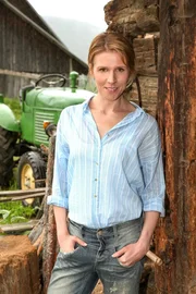 Franziska Weisz (Irene Kemmer).