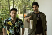 Die Drogendealer Carlo (Tom Lass, l.) und Ben (Max Simonischer, r.) wollen die Schulden eintreiben.
