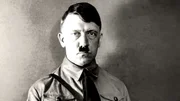 Anfang der 20er Jahre des 20. Jahrhunderts deutet in den Lebensumständen des gescheiterten Kunstmalers Adolf Hitler nur wenig auf seine spätere kometenhafte politische Karriere hin. Sein krudes Gedankengut und seine perfiden Pläne zur Eroberung der Welt und zum Völkermord an den Juden nehmen aber bereits Gestalt an. Die zweiteilige Dokumentation „Hitler - Sein Weg zur Macht" untersucht das Leben des späteren „Führers und Reichskanzlers", trennt Fakten von Fiktion und zeigt auf dem neuesten Stand der Forschung, wie ihm der Aufstieg in höchste Ämter und Würden gelang. Anfang der 20er Jahre des 20. Jahrhunderts deutet in den Lebensumständen des gescheiterten Kunstmalers Adolf Hitler nur wenig auf seine spätere kometenhafte politische Karriere hin. Sein krudes Gedankengut und seine perfiden Pläne zur Eroberung der Welt und zum Völkermord an den Juden nehmen aber bereits Gestalt an. Die zweiteilige Dokumentation „Hitler - Sein Weg zur Macht" untersucht das Leben des späteren „Führers und Reichskanzlers", trennt Fakten von Fiktion und zeigt auf dem neuesten Stand der Forschung, wie ihm der Aufstieg in höchste Ämter und Würden gelang.