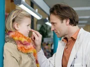 Martin (Bernhard Bettermann) bittet seine Tochter Marie (Henriette Zimmeck) dem neuen Freund ihrer Mutter eine Chance zu geben.