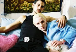 Dennis Cubic (Marco), Susanne Wuest (Sonja).