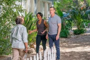 (v. l. n. r.) Joanne Kingston (Donzaleigh Abernathy); Athena Grant (Angela Bassett); Bobby Nash (Peter Krause)