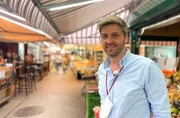 Nicht nur Dank Schnitzel, Sachertorte und Co. ist Wien wohl auch ein kulinarisches Highlight. Johannes begibt sich am Naschmarkt auf eine besondere Genusstour und vergleicht die Preise etwas au&szlig;erhalb des Zentrums mit denen der Touristenklassiker im ersten Bezirk.