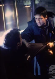Fox Mulder (David Duchovny, re.)