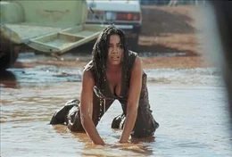 Eigentlich ist Mariana (Rosario Dawson) hinter dem Schatz her, doch als sie feststellt, dass sie alleine keine Chance hat, schlie&szlig;t sie sich mit Beck und Travis zusammen ...