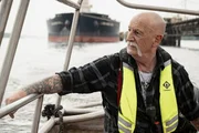 Pulsschlag Hafen - Wenn die grossen P&ouml;tte kommen. In Bremen sorgt Lutz Vellguth daf&uuml;r, dass die Schiffe sicher an der Kaje vert&auml;ut werden.