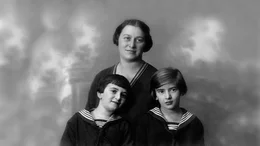 Menschen & M&auml;chte: "Ruth Maier - die Anne Frank von &Ouml;sterreich", Nur Wenige in &Ouml;sterreich kennen die 1920 in Wien geborene  Ruth Maier, deren Tageb&uuml;cher und Briefe seit 2014 Teil des UNESCO-Weltdokumentenerbes sind. Ruth Maiers zu Papier gebrachten feinsi