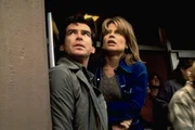Harry Dalton (Pierce Brosnan), Rachel Wando (Linda Hamilton)