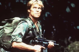 Auf der Suche nach seiner Truppe: Clark (Willem Dafoe), Leiter einer Sonderkommission ...
