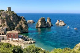 Die Tonnara di Scopello ist eine traumhafte Bucht mit einer alten Thunfischfabrik.
