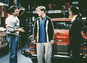 Nach bestandener Fahrprüfung will sich Brad (Zachery Ty Bryan, Mi.) den Wagen von Tim (Tim Allen, li.) leihen. Jill (Patricia Richardson) ist in großer Sorge und ihr mütterlicher Instinkt soll ihr recht geben... Nach bestandener Fahrprüfung will sich Brad (Zachery Ty Bryan, Mi.) den Wagen von Tim (Tim Allen, li.) leihen. Jill (Patricia Richardson) ist in großer Sorge und ihr mütterlicher Instinkt soll ihr recht geben...