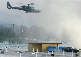 Der von Frank Murphy (Roy Scheider) gesteuerte High-Tech-Hubschrauber "Blue Thunder" ist eine gef&auml;hrliche Waffe.