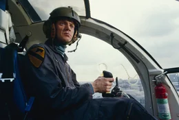 F.E. Cochrane (Malcolm McDowell) handelt in eigenem Interesse. Um sich und sein Vorhaben zu sch&uuml;tzen, scheut er keine Mittel.