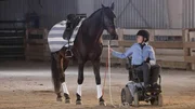 Die kanadische Paralympics-Gewinnerin Lauren Barwick (Lauren Barwick) soll den Afghanistan-Veteranen Bryce inspirieren, das Reiten nicht aufzugeben.