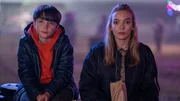 Villanelle (Jodie Comer) sucht ihre Familie in Russland, um Antworten &uuml;ber ihre Kindheit zu finden. W&auml;hrend ihres unerwarteten Besuchs erf&auml;hrt Villanelle, dass Boris (Temirlan Blaev) ihr kleiner Halbbruder ist.