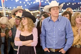 Paul (Hugh Grant, r.) und Meryl (Sarah Jessica Parker, l.), wissen nicht mehr, wie sie ihre zerr&uuml;ttete Ehe noch retten sollen. Doch als sie die einzigen Zeugen eines brutalen Mordes werden, bringt die Polizei sie im tiefsten Wyoming unter - gemeinsam. Dort m&uuml;ssen die beiden eingefleischten Gro&szlig;st&auml;dter mit dem Wetter, den B&auml;ren, der frischen Luft und der unfreiwilligen gemeinsamen Zeit zurechtkommen, wenn sie &uuml;berleben wollen ...