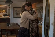 Geraldine (Gemma Whelan, l.); Carolyn Martens (Fiona Shaw, r.)